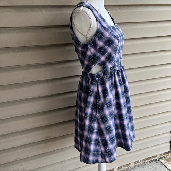 •Hot Topic• Plaid Side Cutout Dress - Size Medium - Picture 6 of 11